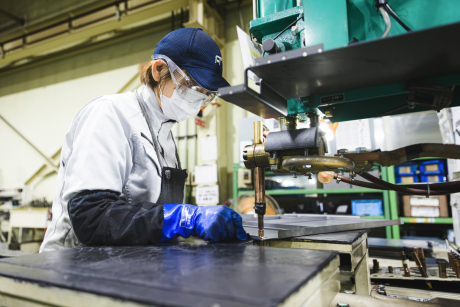 【新卒】<br>生産技能職（切削・建機事業） | 新卒採用